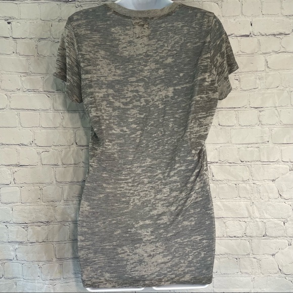 Black & Gray Rose T-shirt Large - Picture 5 of 8